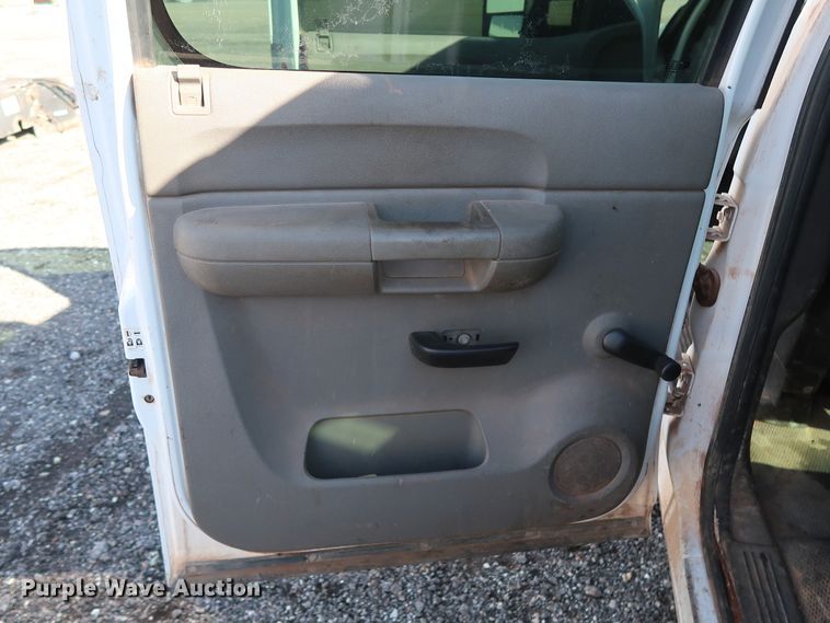 image for item GD9947 2009 Chevrolet Silverado 2500HD LS Crew Cab pickup truck