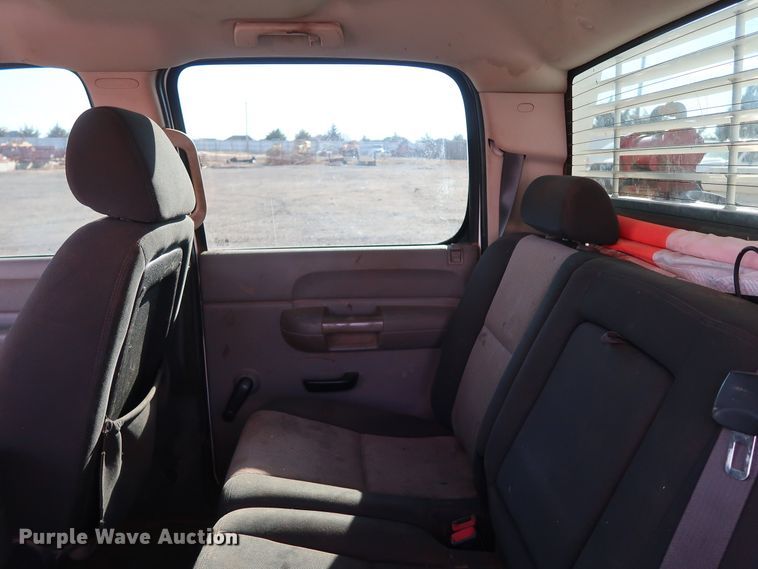 image for item GD9947 2009 Chevrolet Silverado 2500HD LS Crew Cab pickup truck