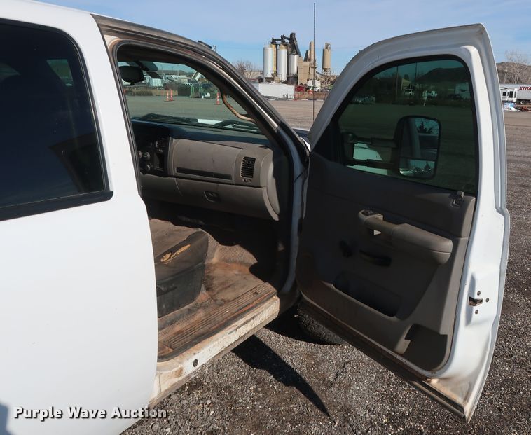 image for item GD9947 2009 Chevrolet Silverado 2500HD LS Crew Cab pickup truck