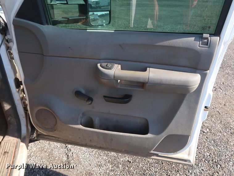 image for item GD9947 2009 Chevrolet Silverado 2500HD LS Crew Cab pickup truck