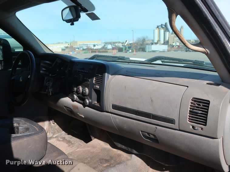 image for item GD9947 2009 Chevrolet Silverado 2500HD LS Crew Cab pickup truck