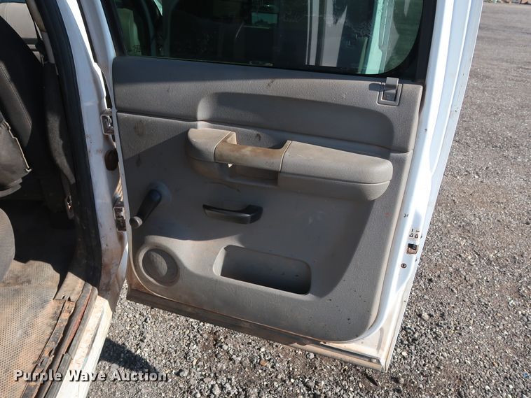 image for item GD9947 2009 Chevrolet Silverado 2500HD LS Crew Cab pickup truck