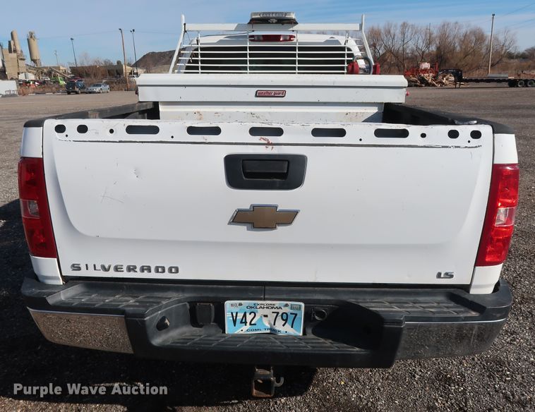 image for item GD9947 2009 Chevrolet Silverado 2500HD LS Crew Cab pickup truck