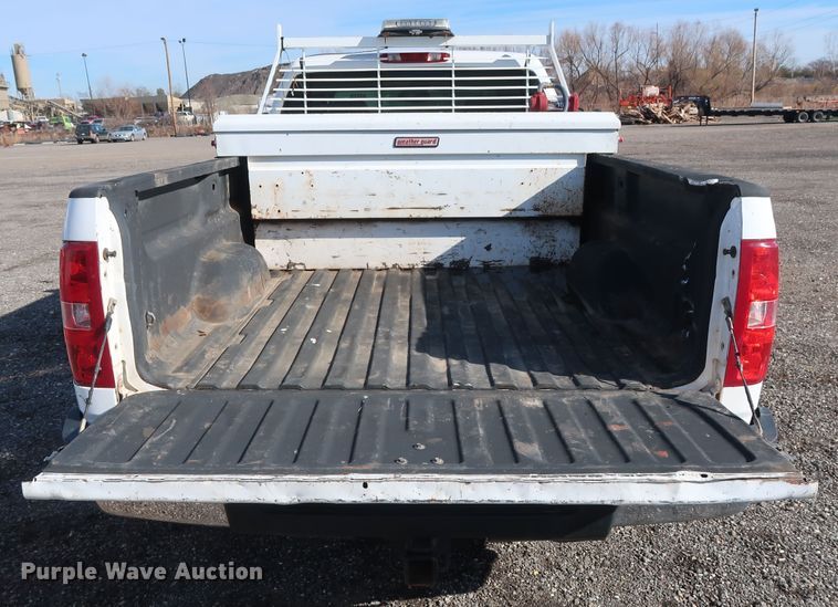 image for item GD9947 2009 Chevrolet Silverado 2500HD LS Crew Cab pickup truck