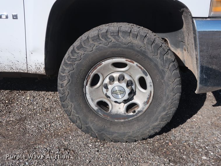 image for item GD9947 2009 Chevrolet Silverado 2500HD LS Crew Cab pickup truck