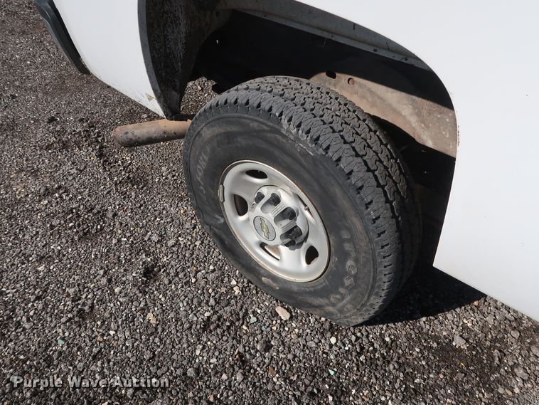 image for item GD9947 2009 Chevrolet Silverado 2500HD LS Crew Cab pickup truck