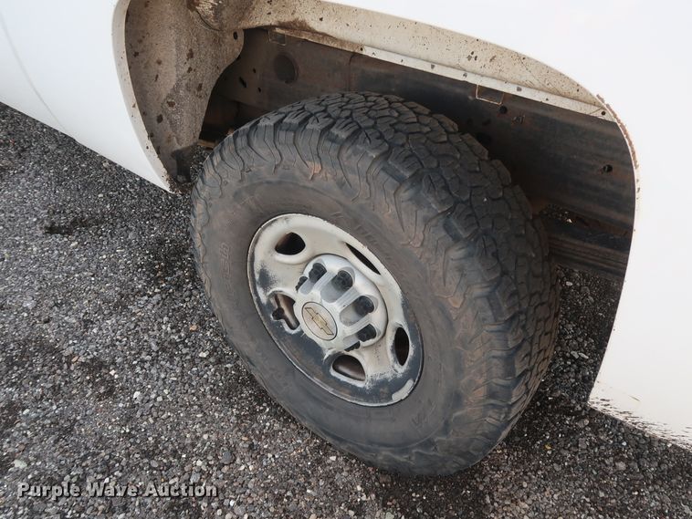 image for item GD9947 2009 Chevrolet Silverado 2500HD LS Crew Cab pickup truck