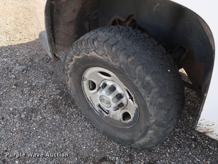 image for item GD9947 2009 Chevrolet Silverado 2500HD LS Crew Cab pickup truck