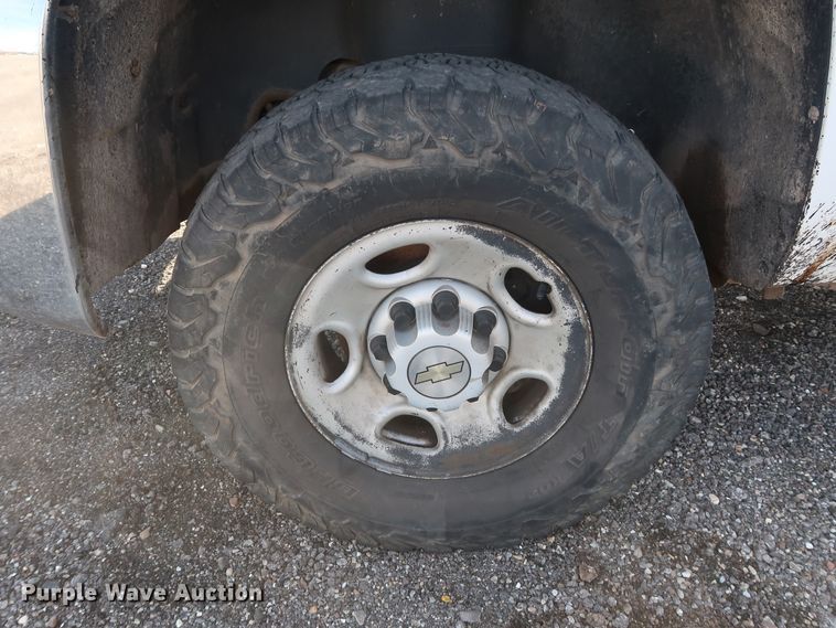 image for item GD9947 2009 Chevrolet Silverado 2500HD LS Crew Cab pickup truck