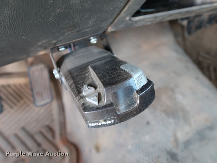 image for item GD9948 2005 Chevrolet Silverado 3500HD flatbed pickup truck