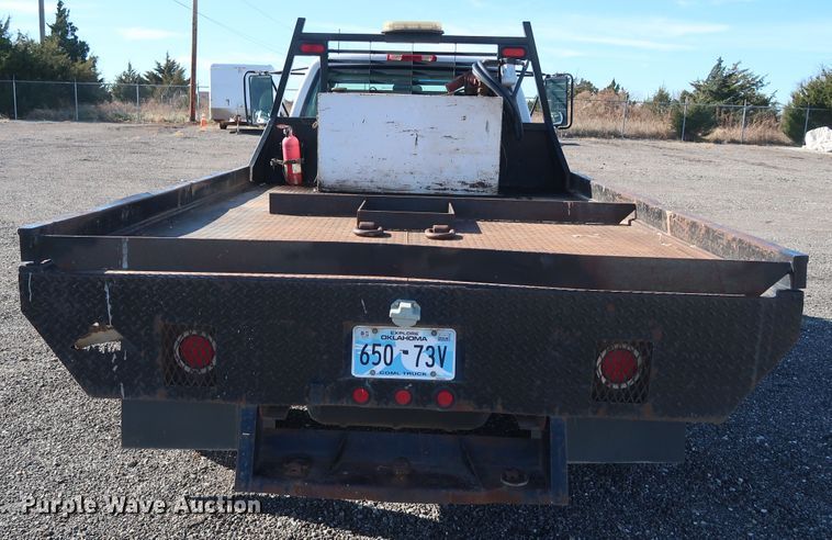 image for item GD9948 2005 Chevrolet Silverado 3500HD flatbed pickup truck