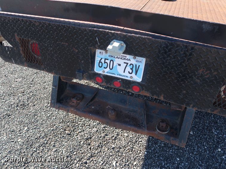 image for item GD9948 2005 Chevrolet Silverado 3500HD flatbed pickup truck