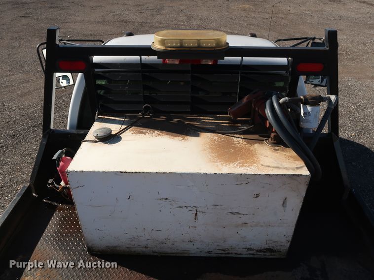 image for item GD9948 2005 Chevrolet Silverado 3500HD flatbed pickup truck