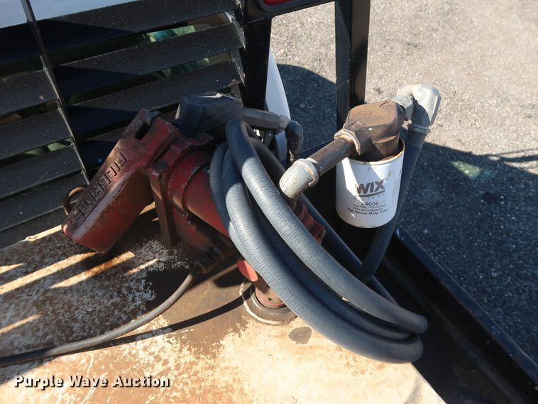 image for item GD9948 2005 Chevrolet Silverado 3500HD flatbed pickup truck