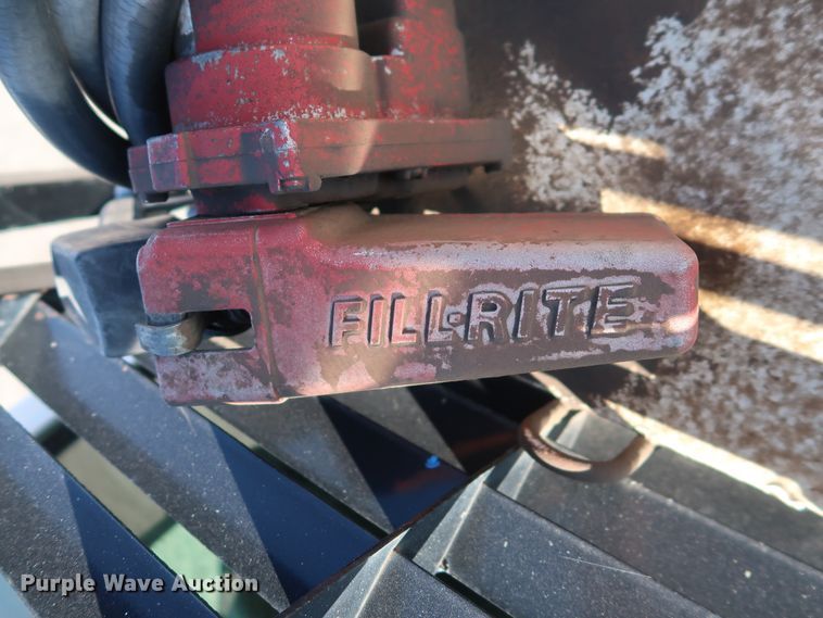 image for item GD9948 2005 Chevrolet Silverado 3500HD flatbed pickup truck