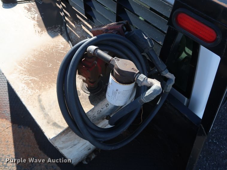 image for item GD9948 2005 Chevrolet Silverado 3500HD flatbed pickup truck