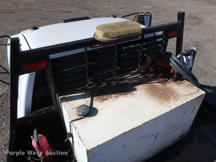 image for item GD9948 2005 Chevrolet Silverado 3500HD flatbed pickup truck