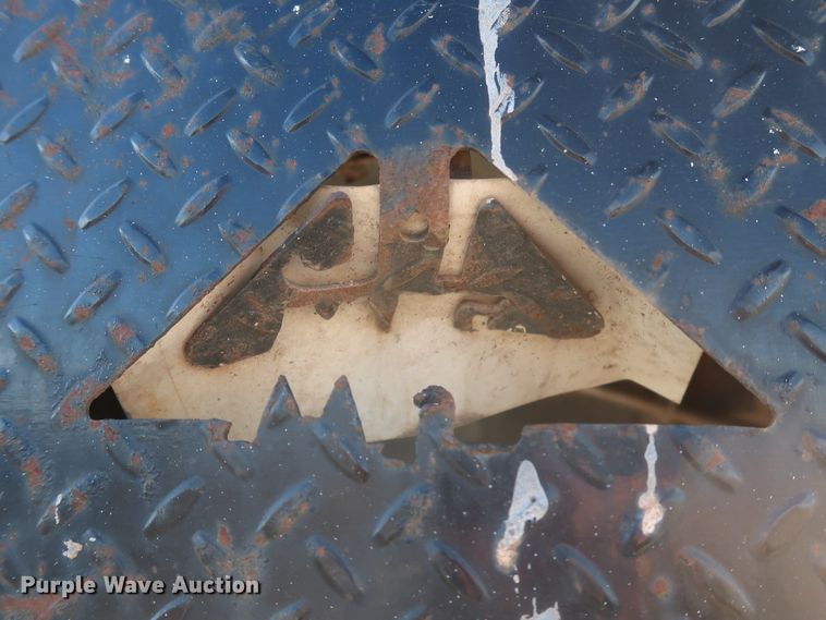 image for item GD9948 2005 Chevrolet Silverado 3500HD flatbed pickup truck