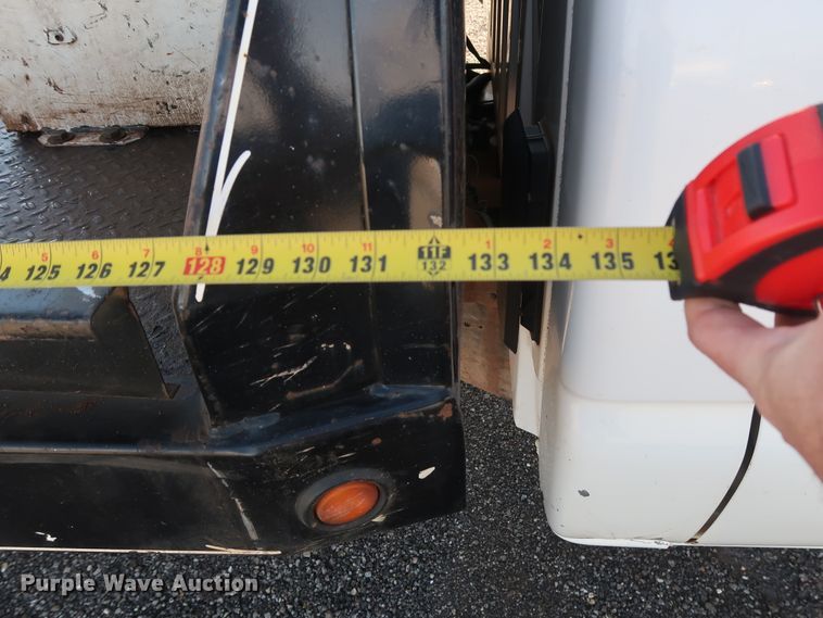 image for item GD9948 2005 Chevrolet Silverado 3500HD flatbed pickup truck