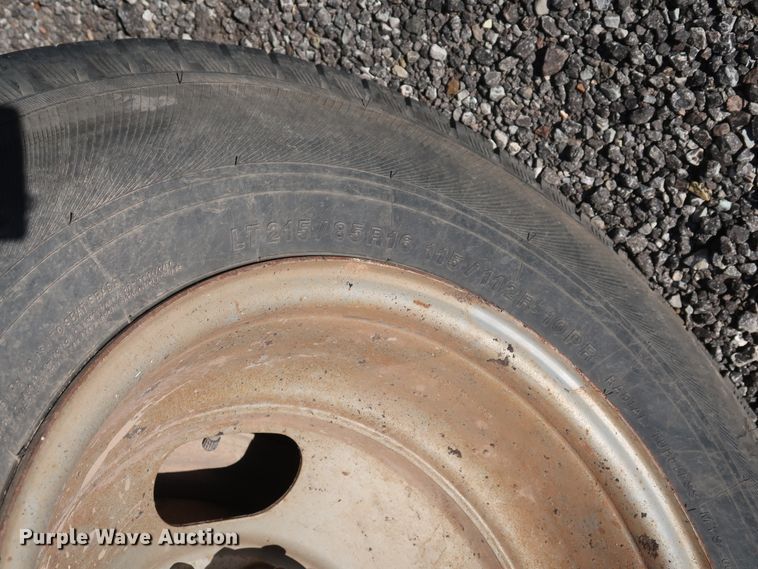 image for item GD9948 2005 Chevrolet Silverado 3500HD flatbed pickup truck