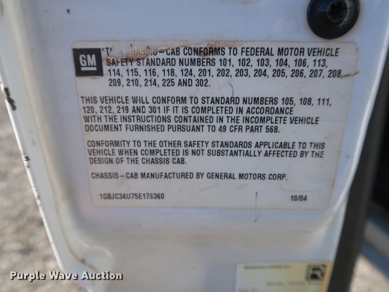 image for item GD9948 2005 Chevrolet Silverado 3500HD flatbed pickup truck