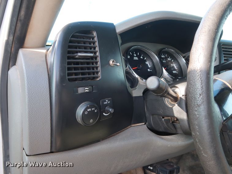 image for item GD9950 2008 Chevrolet Silverado 2500HD LT Crew Cab pickup truck