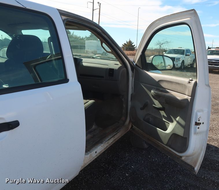 image for item GD9950 2008 Chevrolet Silverado 2500HD LT Crew Cab pickup truck