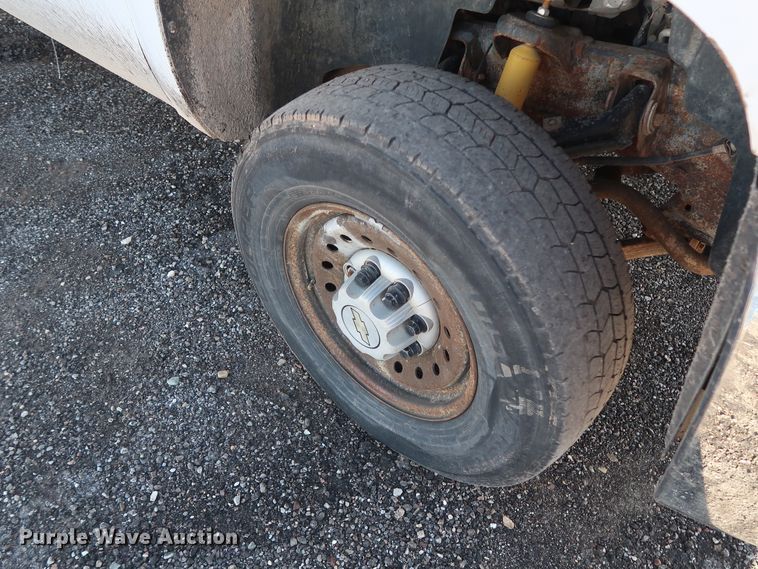 image for item GD9950 2008 Chevrolet Silverado 2500HD LT Crew Cab pickup truck