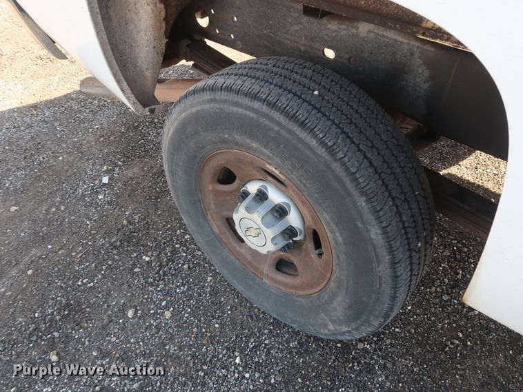 image for item GD9950 2008 Chevrolet Silverado 2500HD LT Crew Cab pickup truck