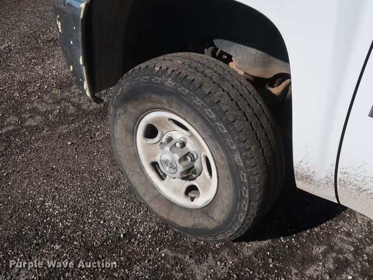 image for item GD9950 2008 Chevrolet Silverado 2500HD LT Crew Cab pickup truck