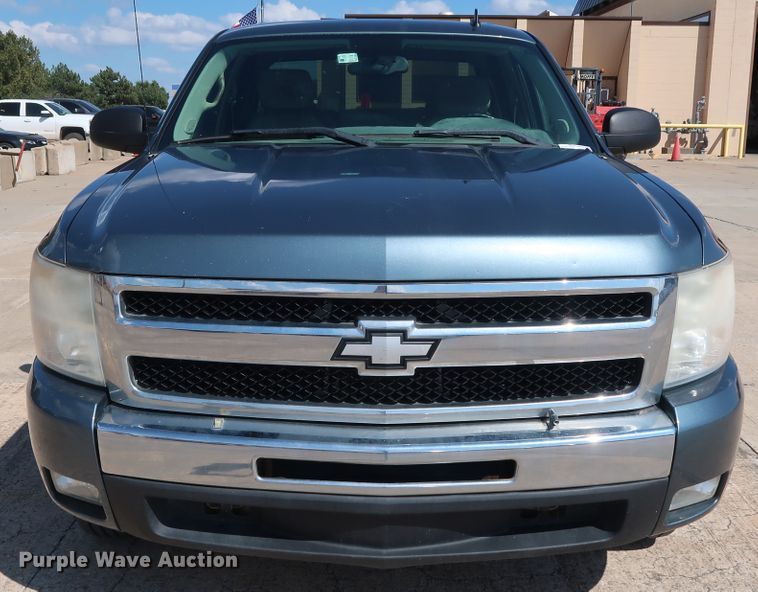 image for item GE9009 2011 Chevrolet Silverado 1500 Crew Cab pickup truck