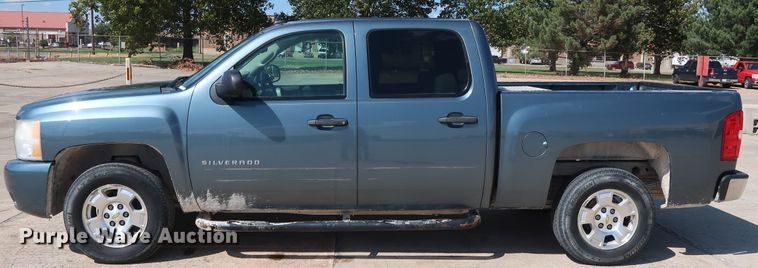image for item GE9009 2011 Chevrolet Silverado 1500 Crew Cab pickup truck
