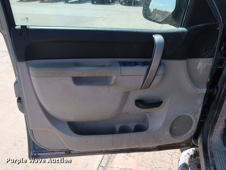 image for item GE9009 2011 Chevrolet Silverado 1500 Crew Cab pickup truck