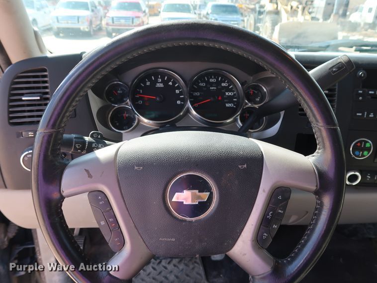 image for item GE9009 2011 Chevrolet Silverado 1500 Crew Cab pickup truck