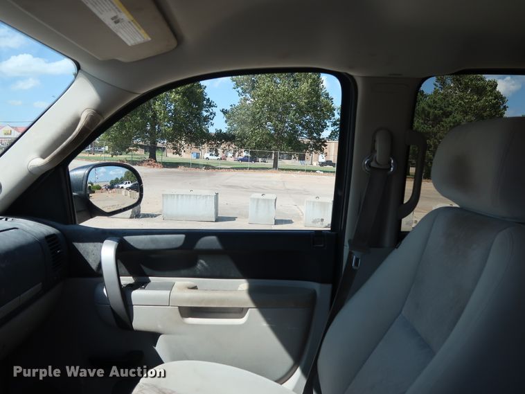 image for item GE9009 2011 Chevrolet Silverado 1500 Crew Cab pickup truck