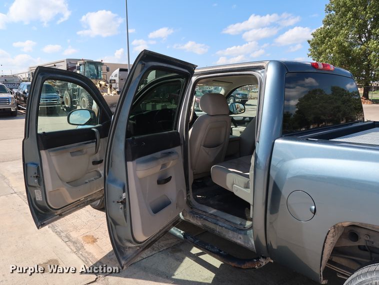 image for item GE9009 2011 Chevrolet Silverado 1500 Crew Cab pickup truck