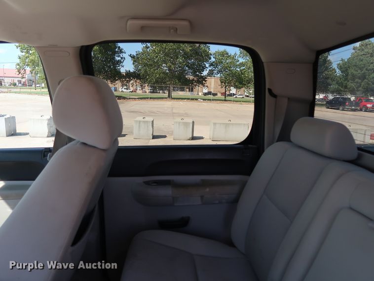 image for item GE9009 2011 Chevrolet Silverado 1500 Crew Cab pickup truck