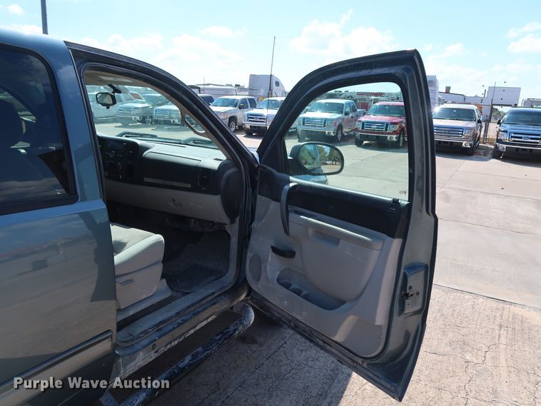 image for item GE9009 2011 Chevrolet Silverado 1500 Crew Cab pickup truck