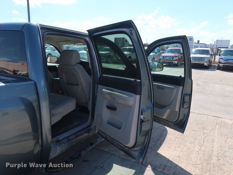 image for item GE9009 2011 Chevrolet Silverado 1500 Crew Cab pickup truck