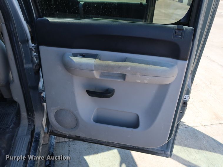 image for item GE9009 2011 Chevrolet Silverado 1500 Crew Cab pickup truck