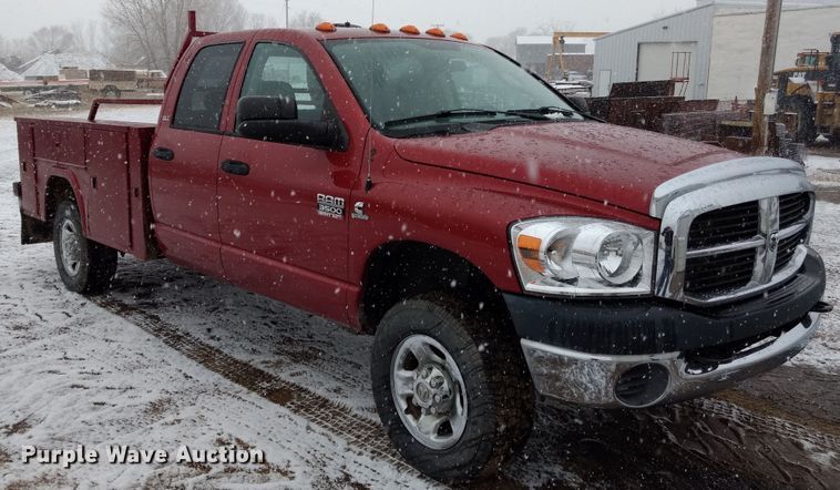 image for item GE9556 2007 Dodge Ram 3500 SLT Quad Cab utility bed pickup truck
