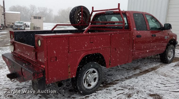 image for item GE9556 2007 Dodge Ram 3500 SLT Quad Cab utility bed pickup truck