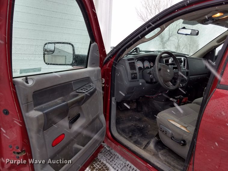 image for item GE9556 2007 Dodge Ram 3500 SLT Quad Cab utility bed pickup truck