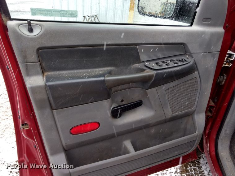 image for item GE9556 2007 Dodge Ram 3500 SLT Quad Cab utility bed pickup truck