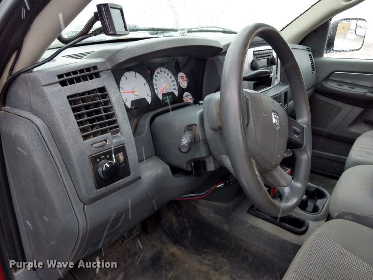 image for item GE9556 2007 Dodge Ram 3500 SLT Quad Cab utility bed pickup truck