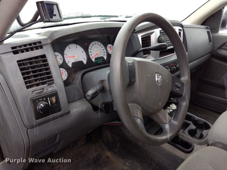 image for item GE9556 2007 Dodge Ram 3500 SLT Quad Cab utility bed pickup truck