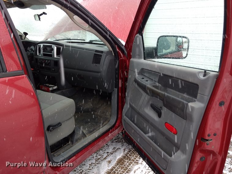 image for item GE9556 2007 Dodge Ram 3500 SLT Quad Cab utility bed pickup truck