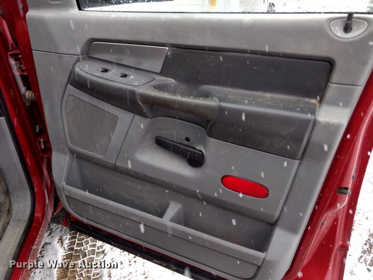 image for item GE9556 2007 Dodge Ram 3500 SLT Quad Cab utility bed pickup truck