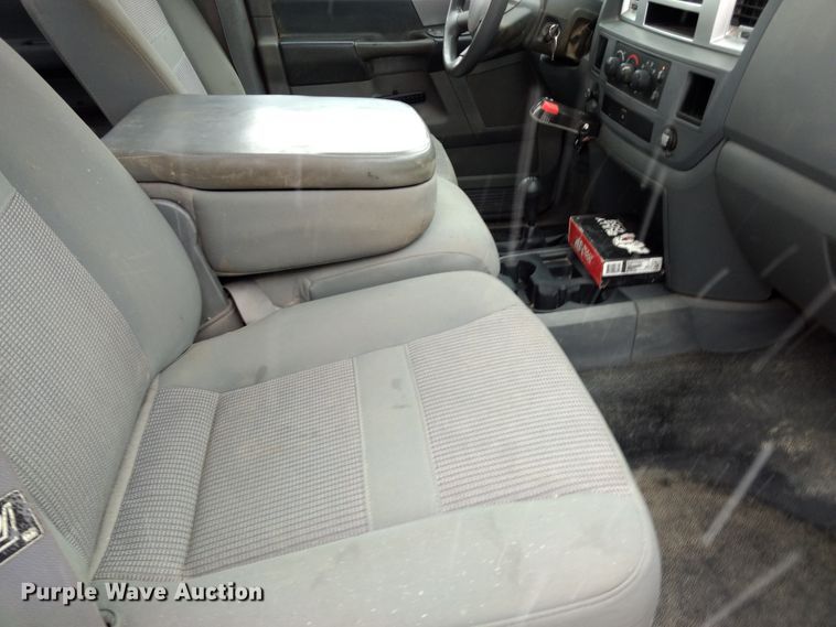 image for item GE9556 2007 Dodge Ram 3500 SLT Quad Cab utility bed pickup truck