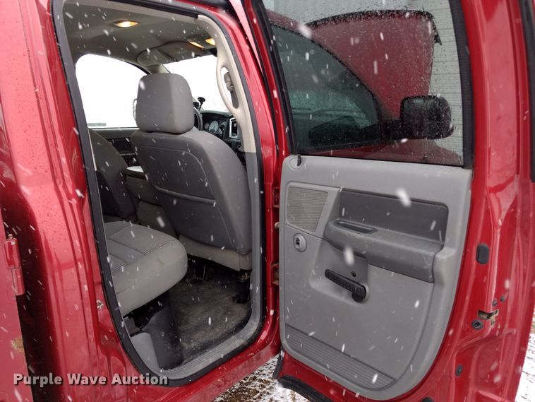 image for item GE9556 2007 Dodge Ram 3500 SLT Quad Cab utility bed pickup truck